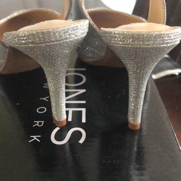 Womens formal wear heels.  Size 6 - Picture 5 of 5